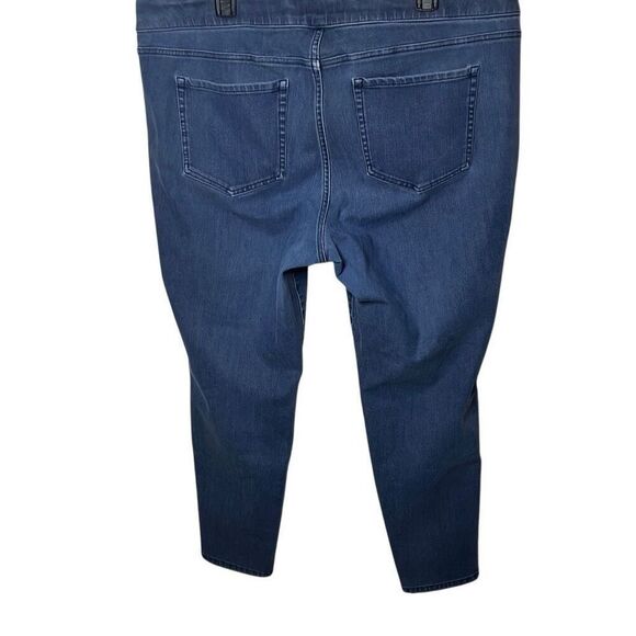 Lane Bryant Women’s Size 20 Pull on Capri Jeans Blue Medium Wash Denim Stretch - Picture 4 of 5